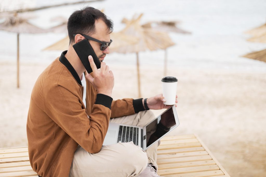 تلفن اینترنتی در دنیای دورکاری: مزایا و چالش‌ها